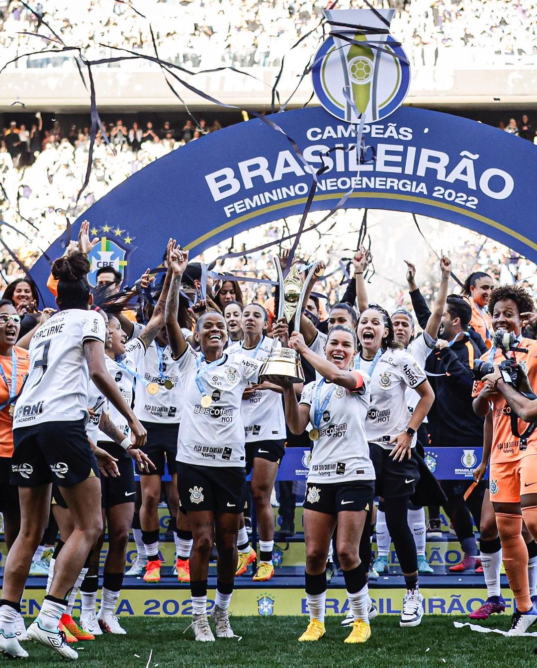 Inter é goleado pelo Corinthians e é vice-campeão do Brasileirão
