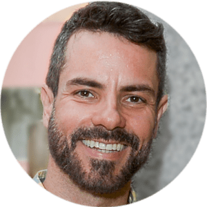 Professor Salvio Juliano Peixoto Farias sorrindo.