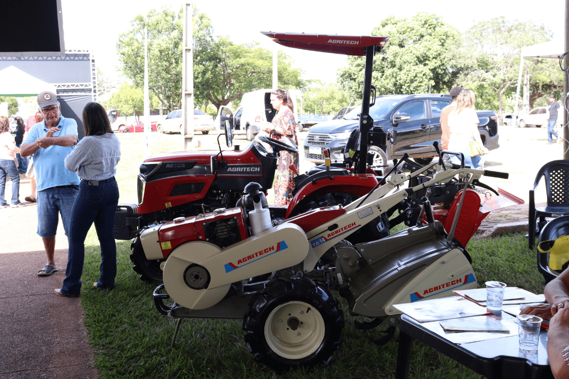 Trator exposto na Acof25