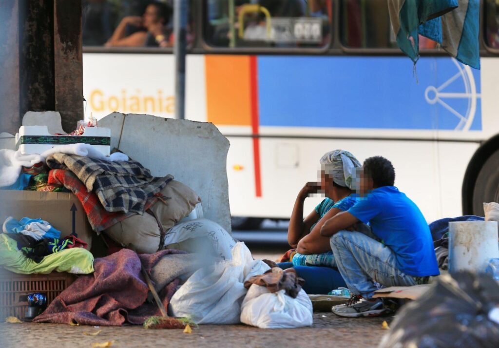 Prefeitura de Goiânia é cobrada para destinar 5% das vagas de emprego em obras públicas para moradores de rua | O Popular - Veja mais em: https://opopular.com.br/cidades/prefeitura-de-goiania-e-cobrada-para-destinar-5-das-vagas-de-emprego-em-obras-publicas-para-moradores-de-rua-1.3012821