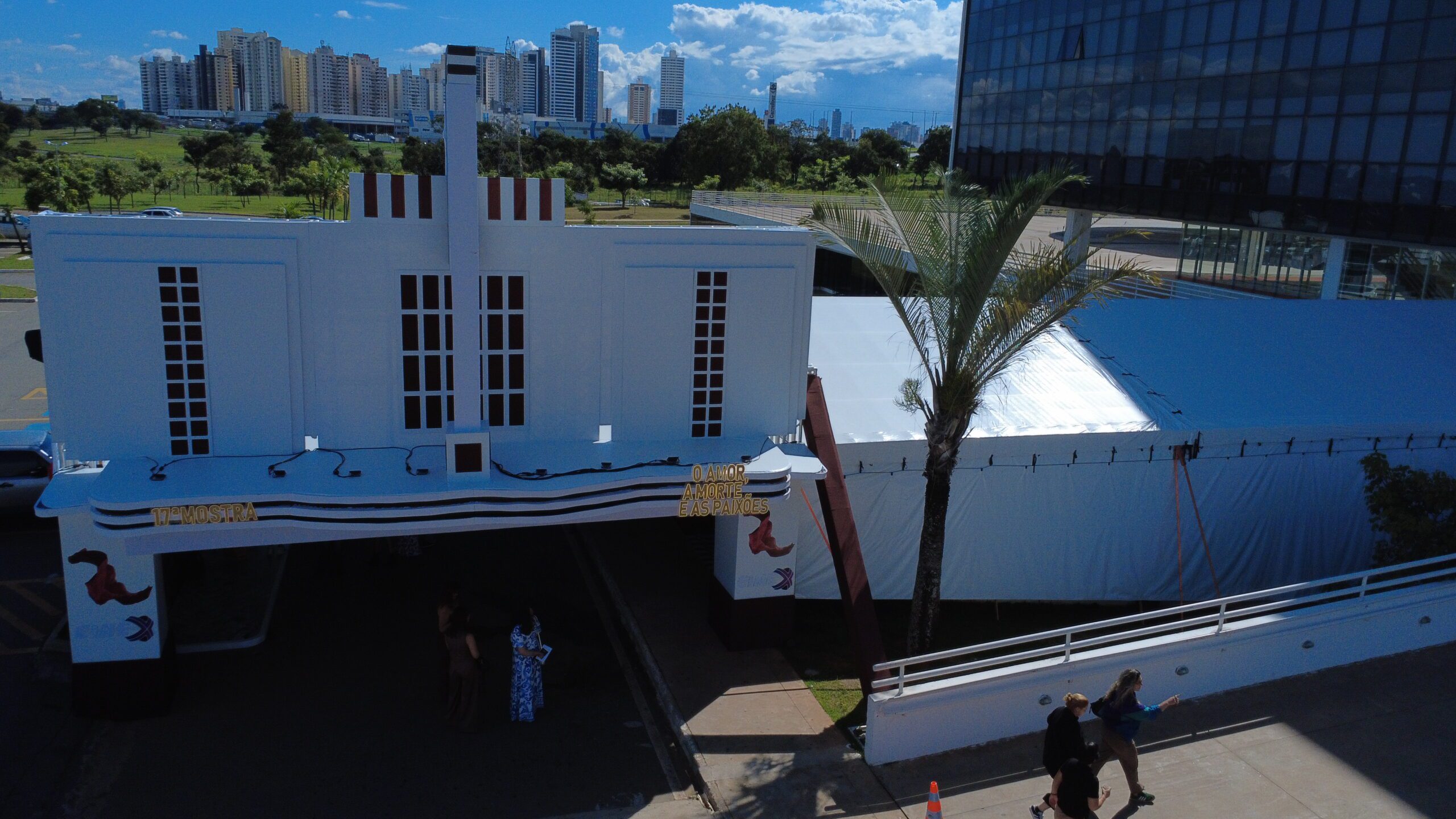 Estrutura externa da mostra ‘O amor, a morte e as paixões’ é novidade em 2026