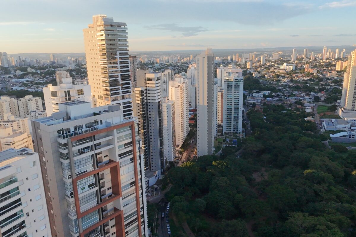 Goiânia é mesmo a capital mais verde? O que o mercado imobiliário revela visto do alto