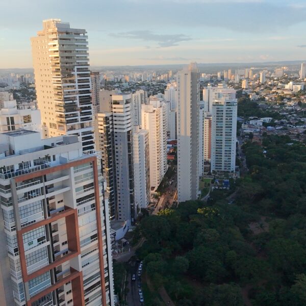 Goiânia é mesmo a capital mais verde? O que o mercado imobiliário revela visto do alto