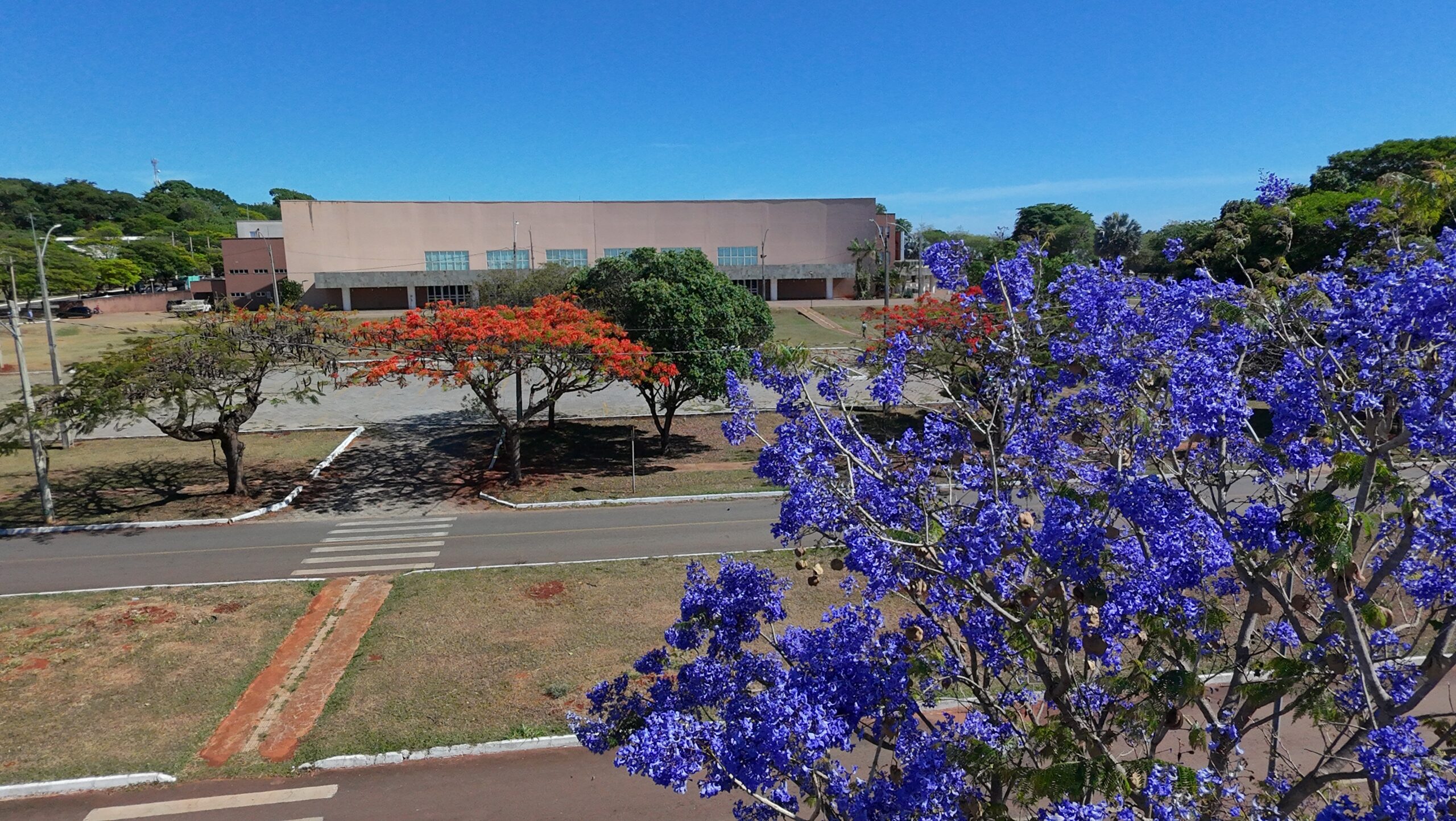 Vista aérea do Centro de Cultura e Eventos da UFG, Campus Samambaia, Goiânia