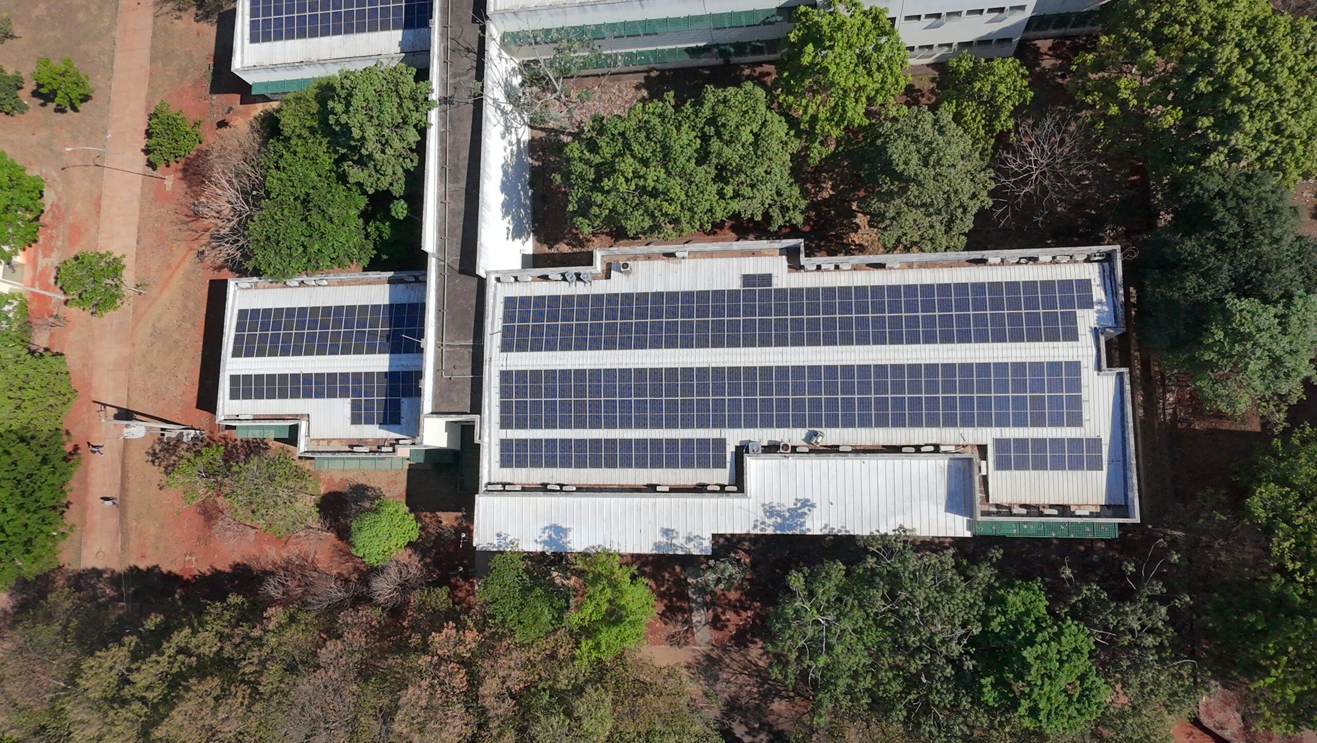 Vista aérea dos institutos pioneiros do Campus Samambaia, Goiânia