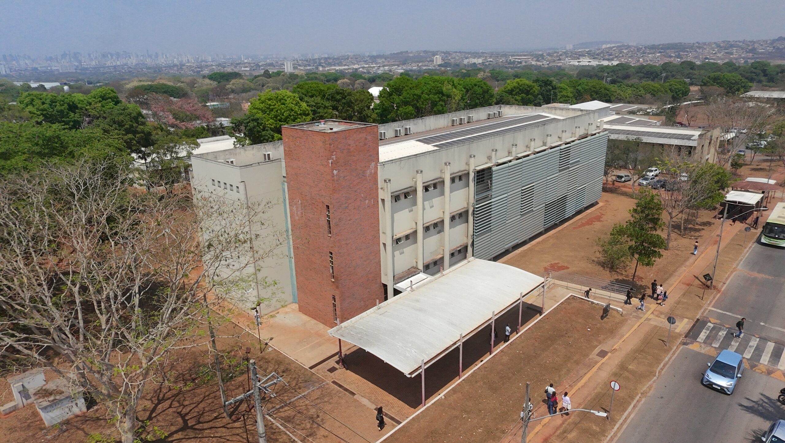 Vista aérea do Centro de Aulas Baru da UFG, Campus Samambaia, Goiânia