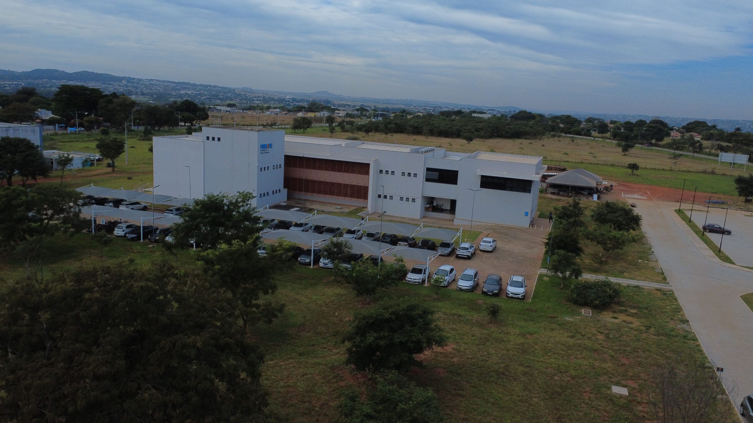 Vista aérea da sede da FUNAPE no Parque Tecnológico Samambaia, Goiânia