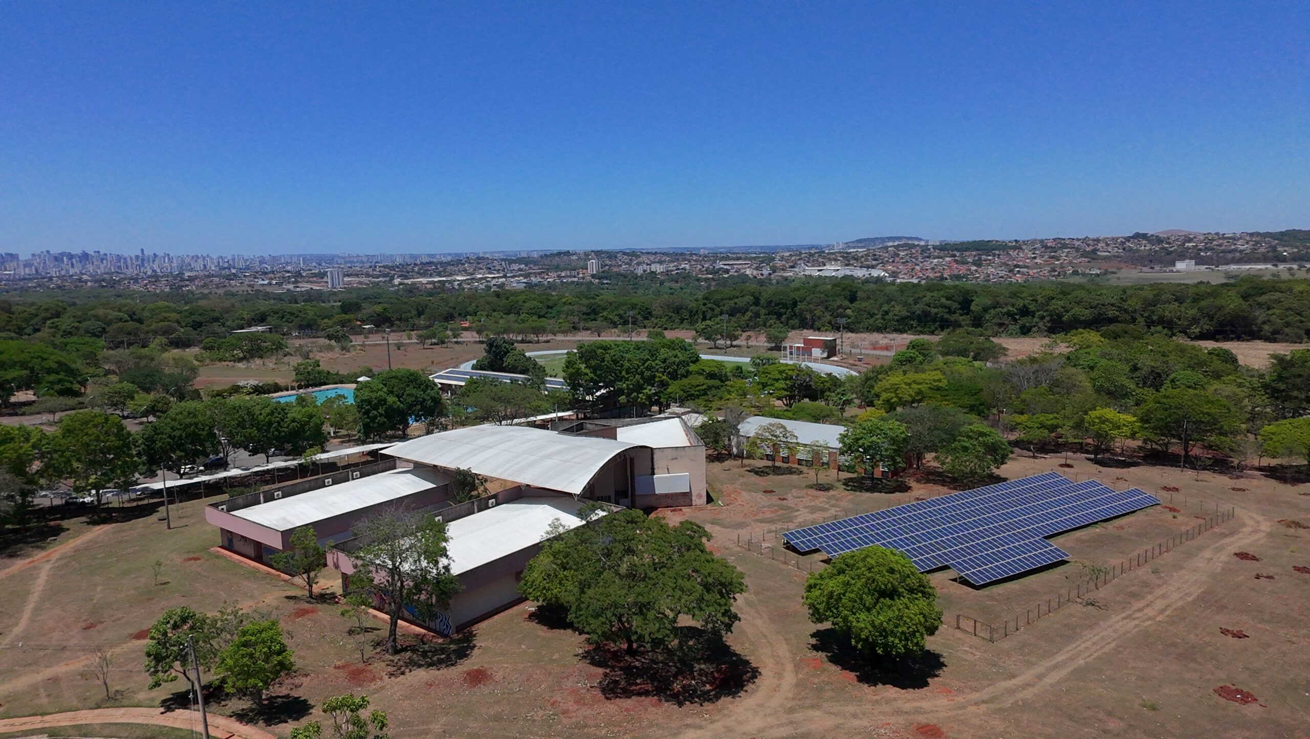 Ginásio e campo da Faculdade de Educação Física da UFG, Campus Samambaia, Goiânia